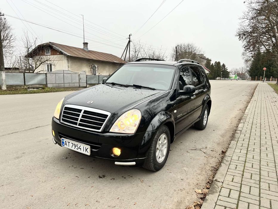 Рамний повнопривідний джип