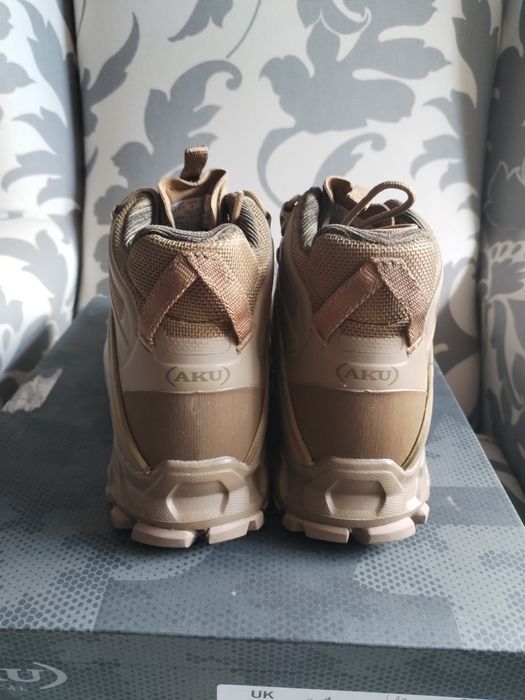 Włoskie profesjonalne buty trekkingowe Aku Selvatica tactical Mid r. 3