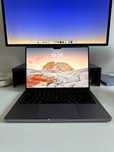 MacBook Pro 14” (2021) — klawiatura ENG + RUS