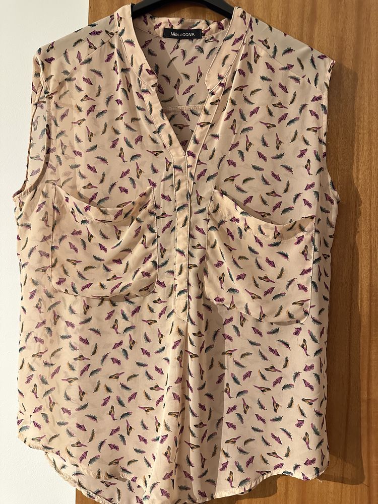 Camisa rosa com detalhes