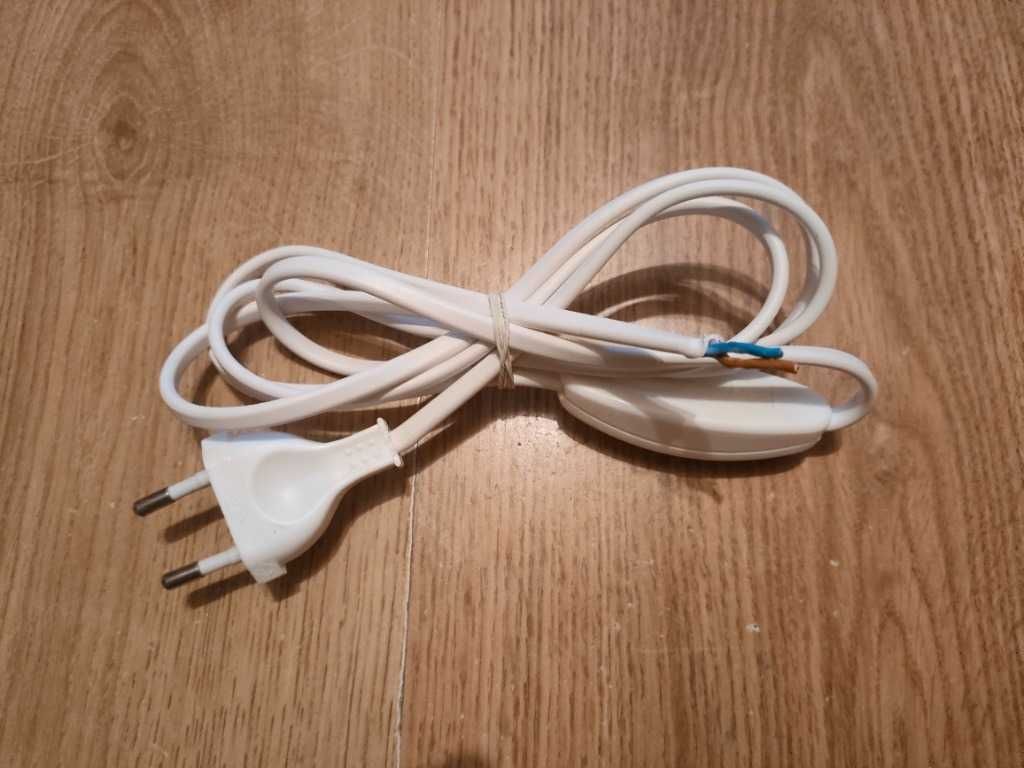 Przewód kabel z wtyczką i włącznikiem 1,5 m biały