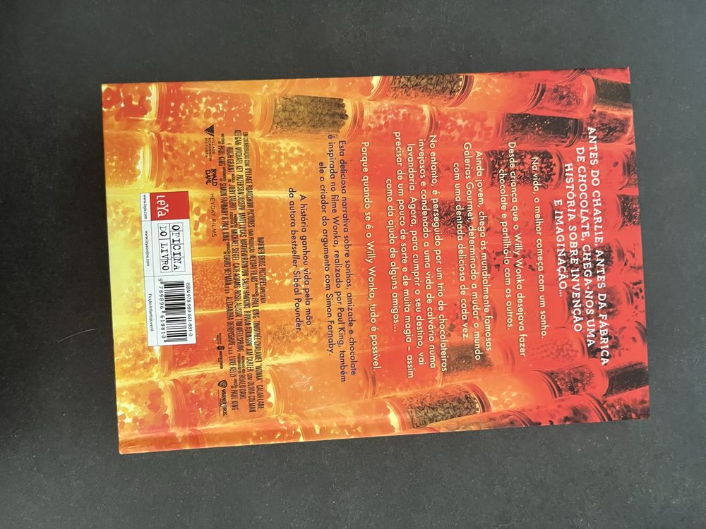 Livro “wonka,charlie e a fábrica de chocolate”