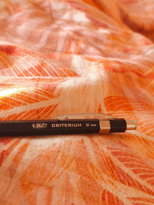 Bic lapiseira impecável