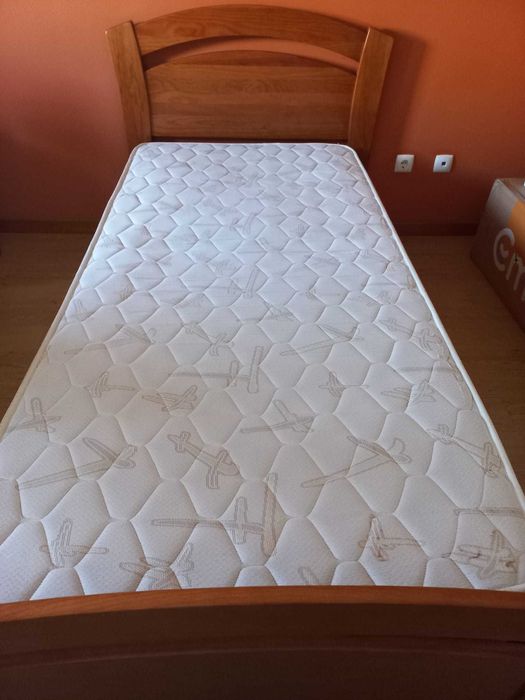 Cama Solteiro - Madeira maciça com gavetas + Colchão