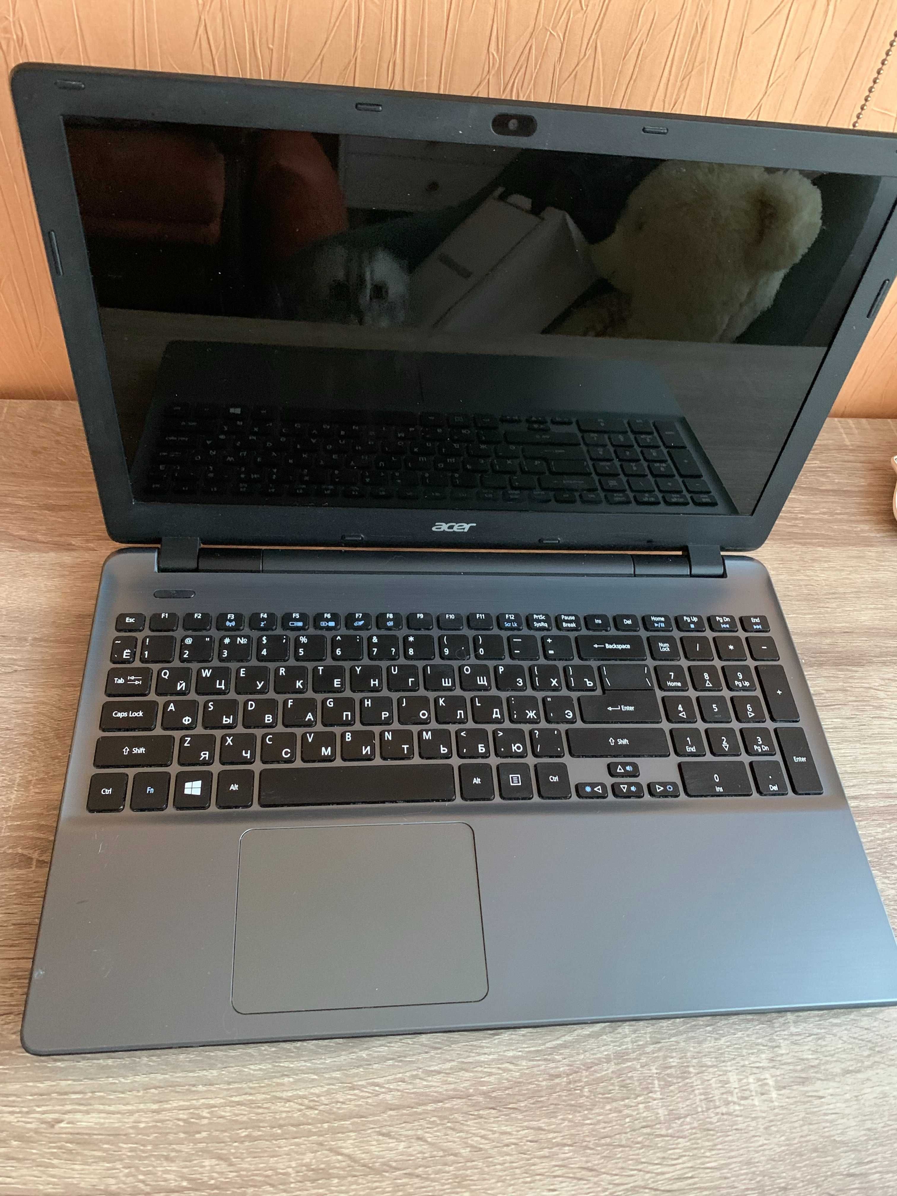 Ноутбук Acer Aspire E5-571G +новий ssd накопичувач samsung(250GB+сумка