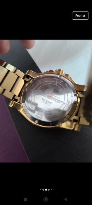 Relógio dourado INVICTA