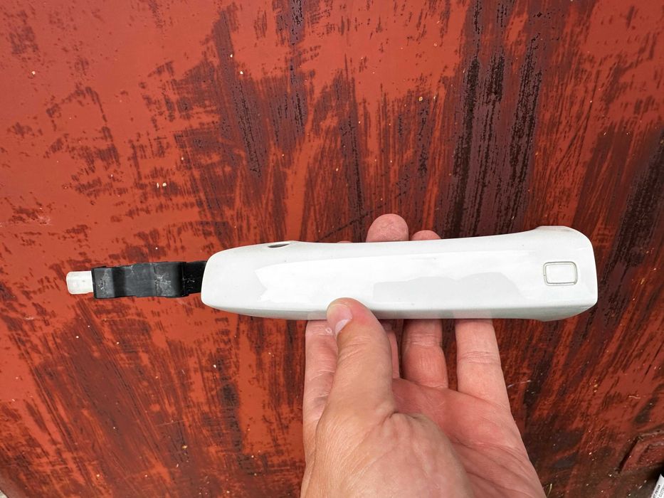 Дверна ручка права Audi Q7 4M колір LC9A