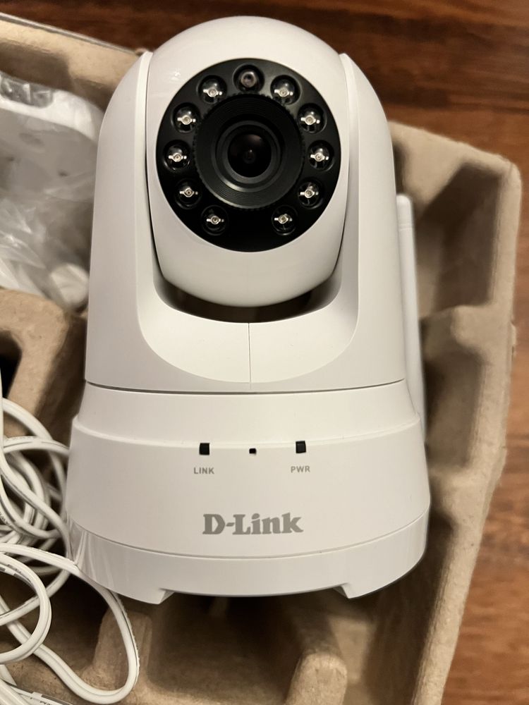 Camera D-Link (DCS-8525LH) - Full HD Pan & Tilt Wi-Fi Camera