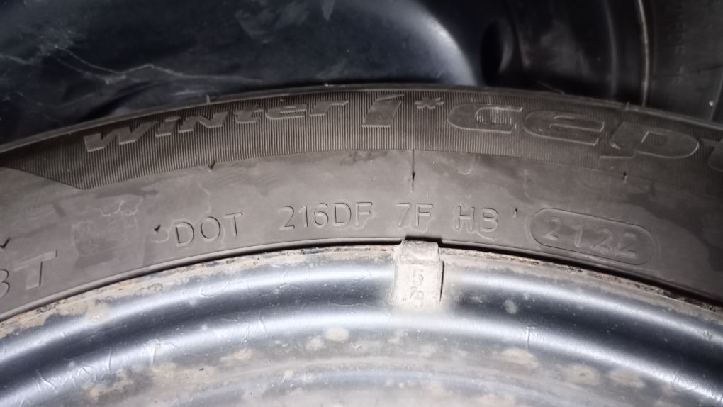 Felgi stalowe 4x100 z oponami zimowymi Hankook 185/65/15 - komplet