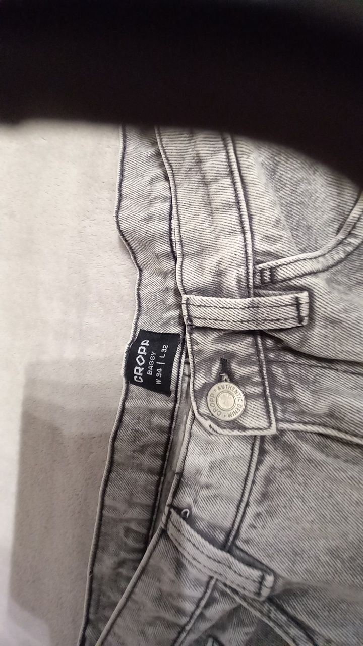 Jeansy z bluza i koszulką-komplet