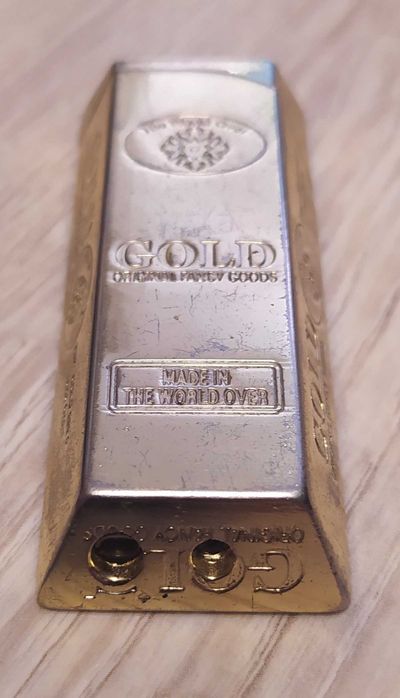 Zapalniczka w formie sztabki złota