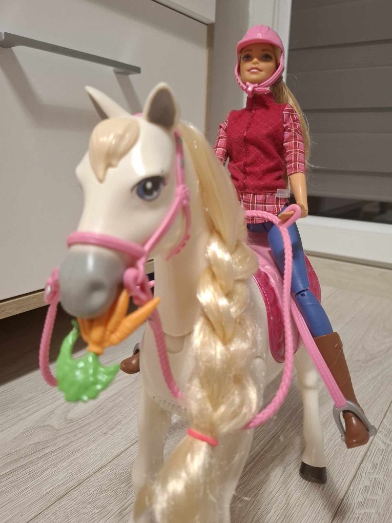 Barbie interaktywny koń z akcesoriami
