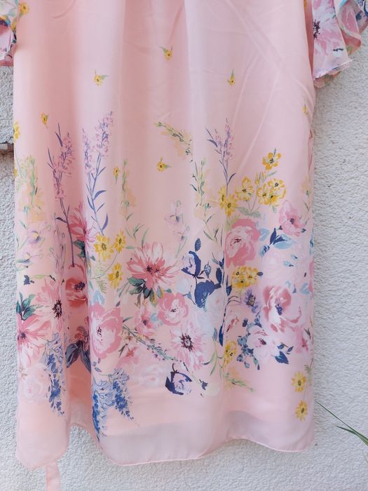 Lekka zwiewna sukienka rozmiar 44