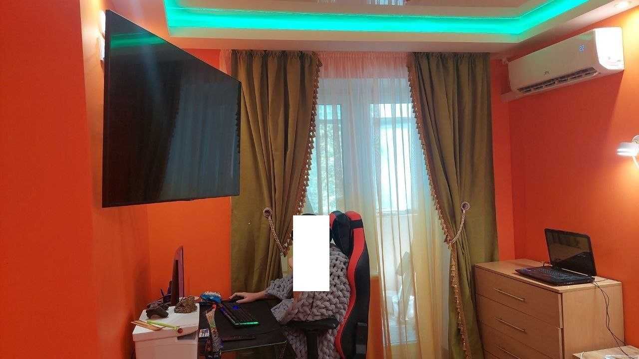 Підселю хлопця в кімнату до інших хлопців