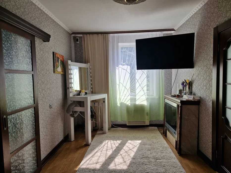 Продам будинок з ремонтом 100м.кв  в смт Глеваха!
