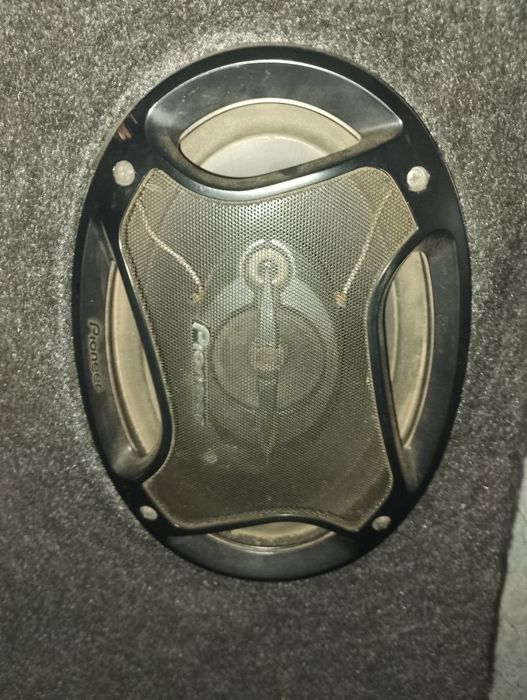 Полка с динамиками на ваз 21099