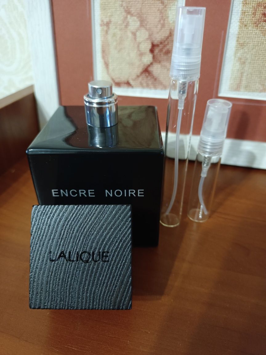 Encre noire Lalique