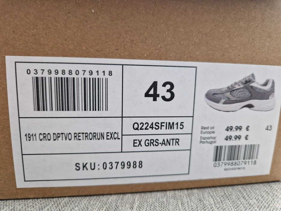 Sapatilhas Fila novas.