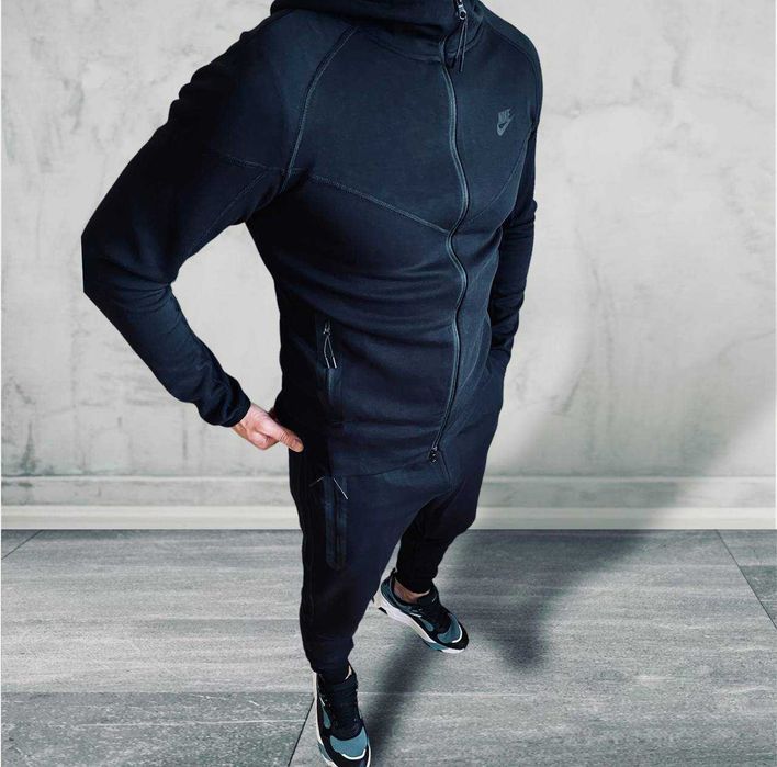 Чоловічий спортивний костюм Nike Tech