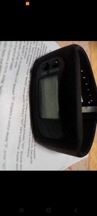 Relógio e Pedómetro preto.