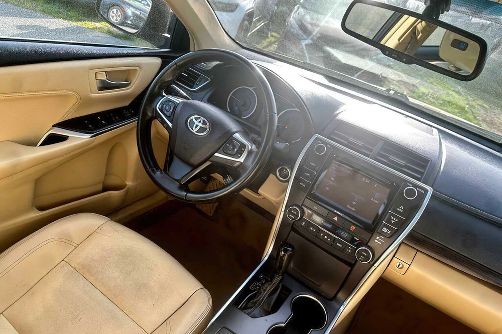 Toyota Camry      2016
