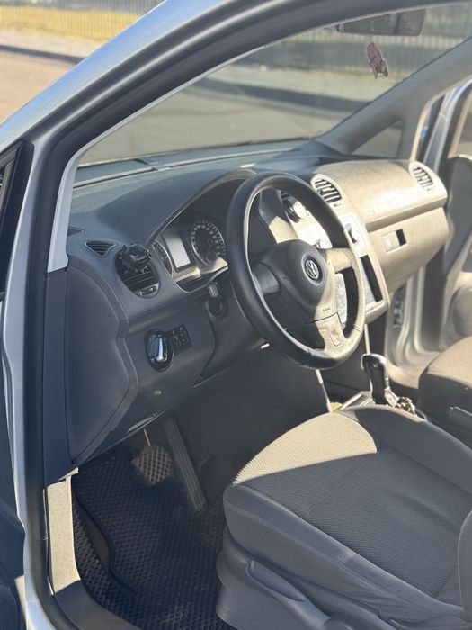 Volkswagen Caddy 2012 року 1.6 дизель.