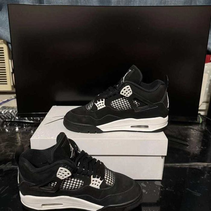 Buty-Trampk-Jordan 4 RetroWhiteThunder R.44