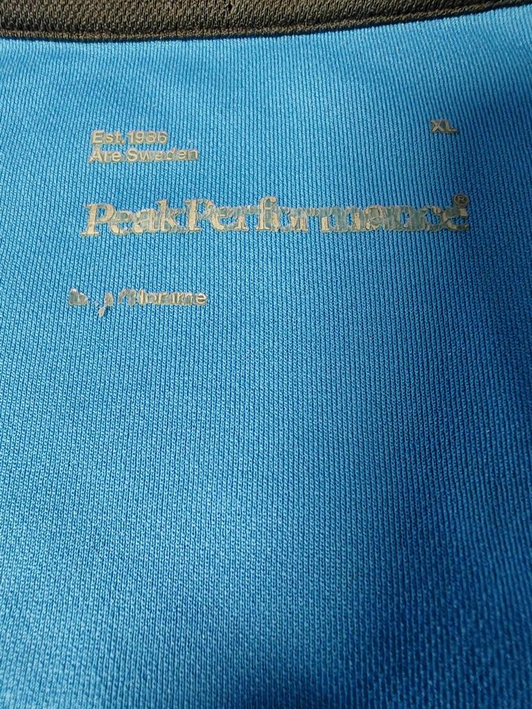 Super model bluzy termoaktywnej Peak Performance