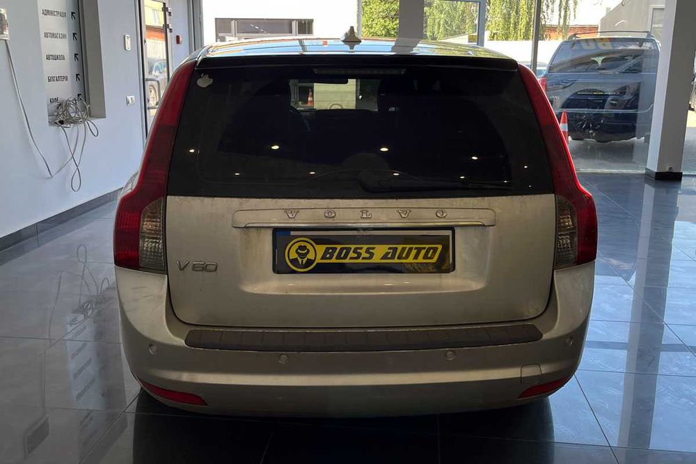 Volvo V50 2011 року