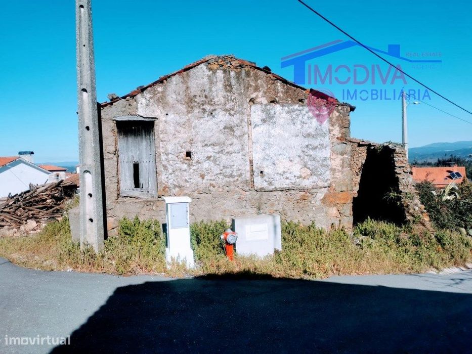 Ruina T2, composta por dois artigos urbanos, para reconstruir no co...