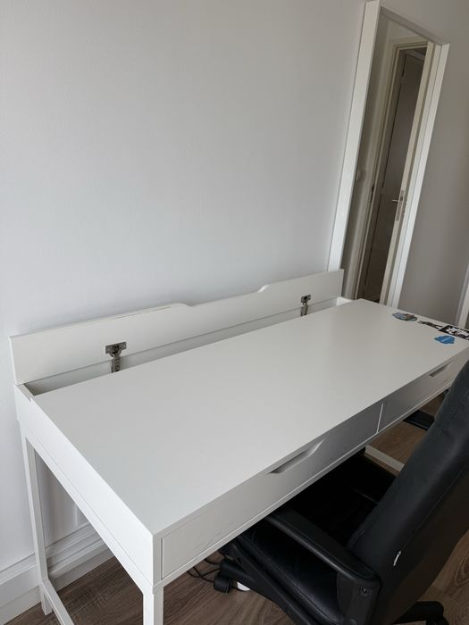 Vendo secretaria + cadeira