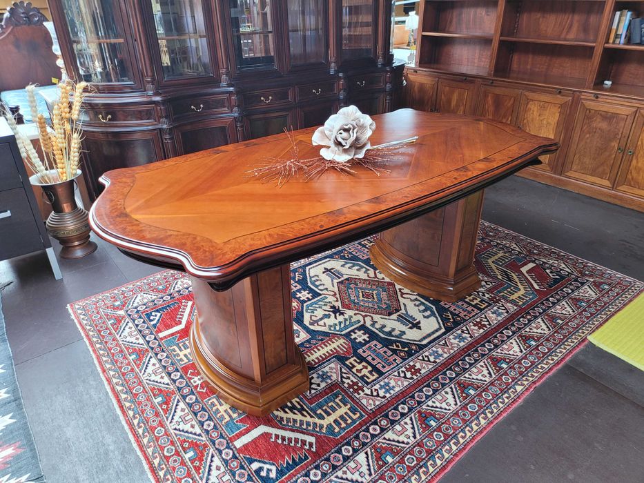 Enorme mesa de sala - Muito bom estado geral