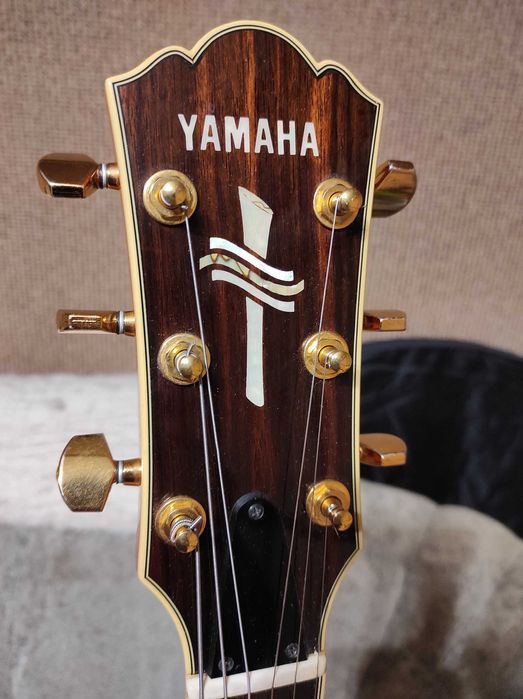 Yamaha AEX1500 - японська гітара преміум-класу