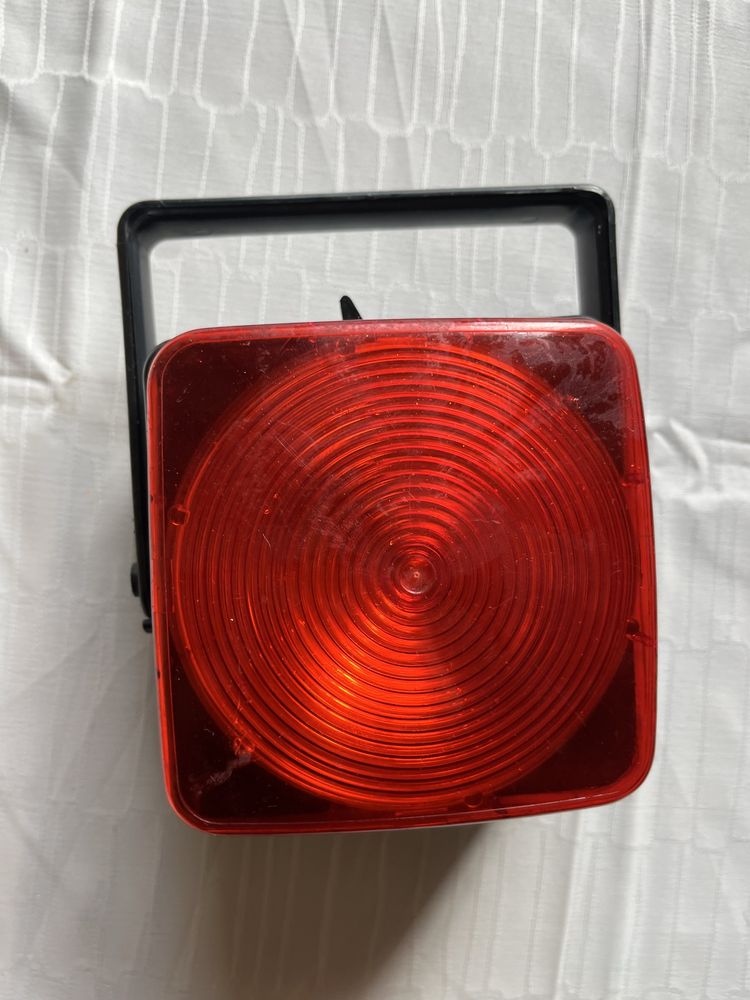 Lampa czerwona na baterie podręczna