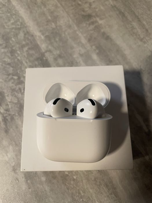 Apple AirPods 4 ANC