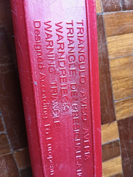 triangulo de aviso de perigo	Homolgado	Como novo