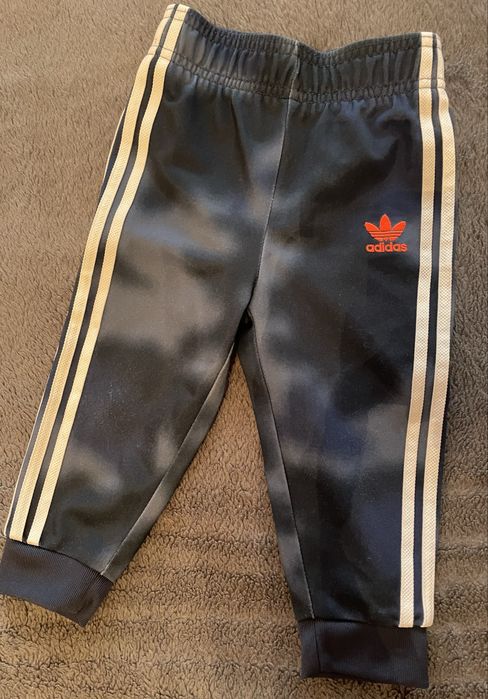 Костюм Adidas , розмір 12-18 міс