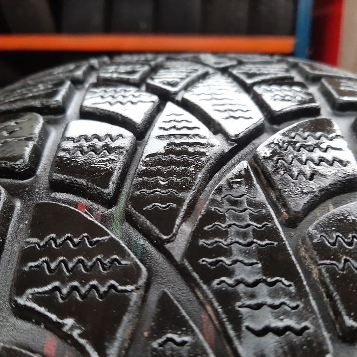 Opony Zimowe DUNLOP 215/60R17C 104/102H