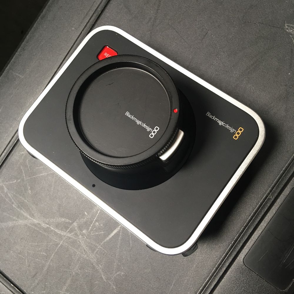 Blackmagic Cinema 2.5k EF zestaw 4szt. + Case
