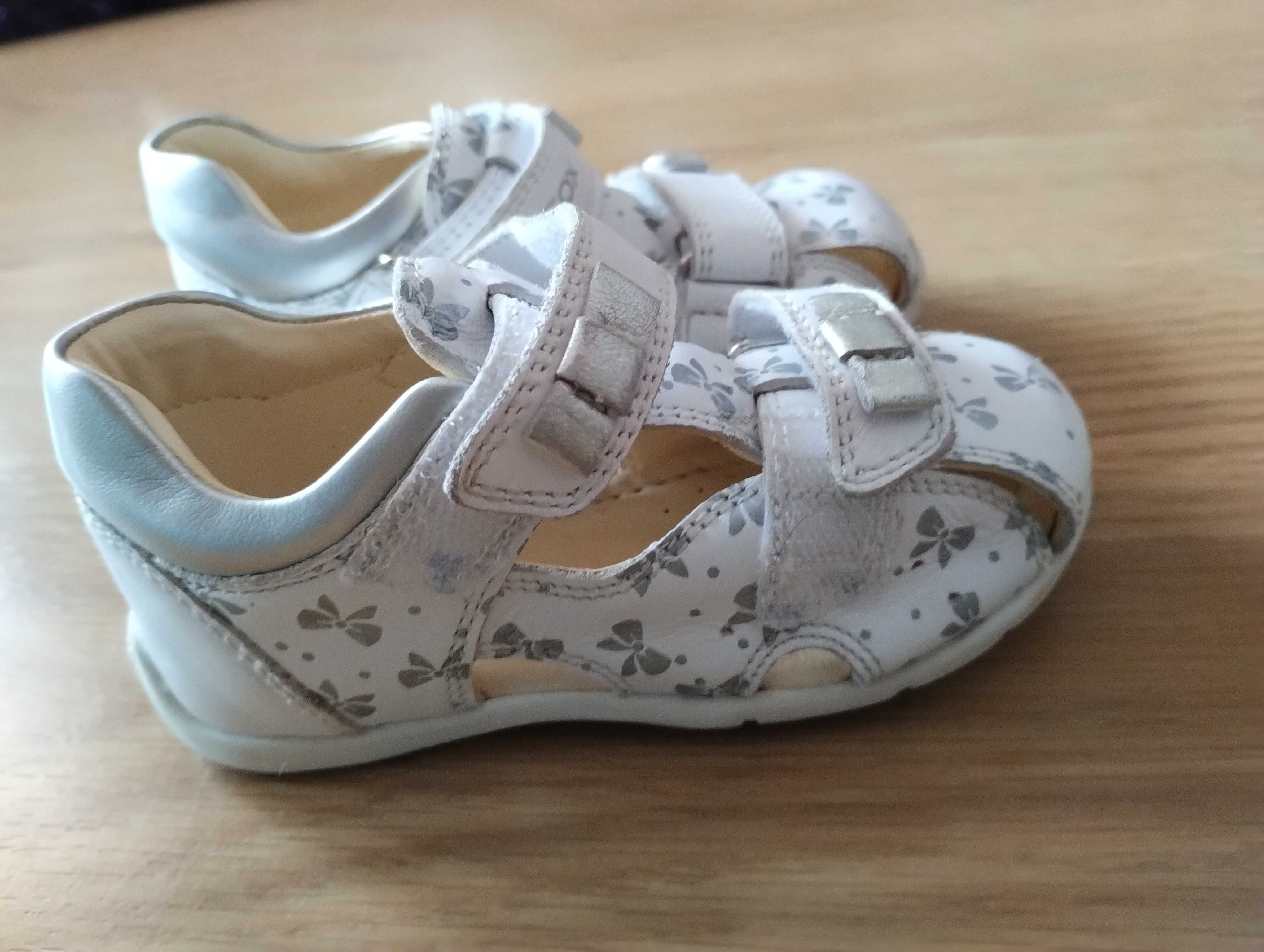 Vários sapatos criança, com caixa (todos) 50€