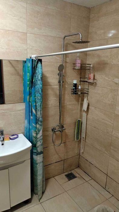 Здам 2 кімнати з 4 у квартирі,жити з власницею,яка на кріслі колісному