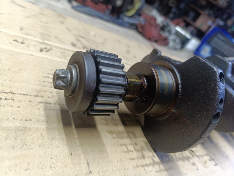 Колінвал коленвал 1.4 Opel Tigra Agilia Astra Corsa R90467346