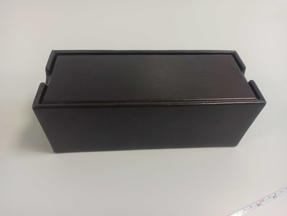 Czarny organizer na zegarki – stylowe etui na 5 sztuk