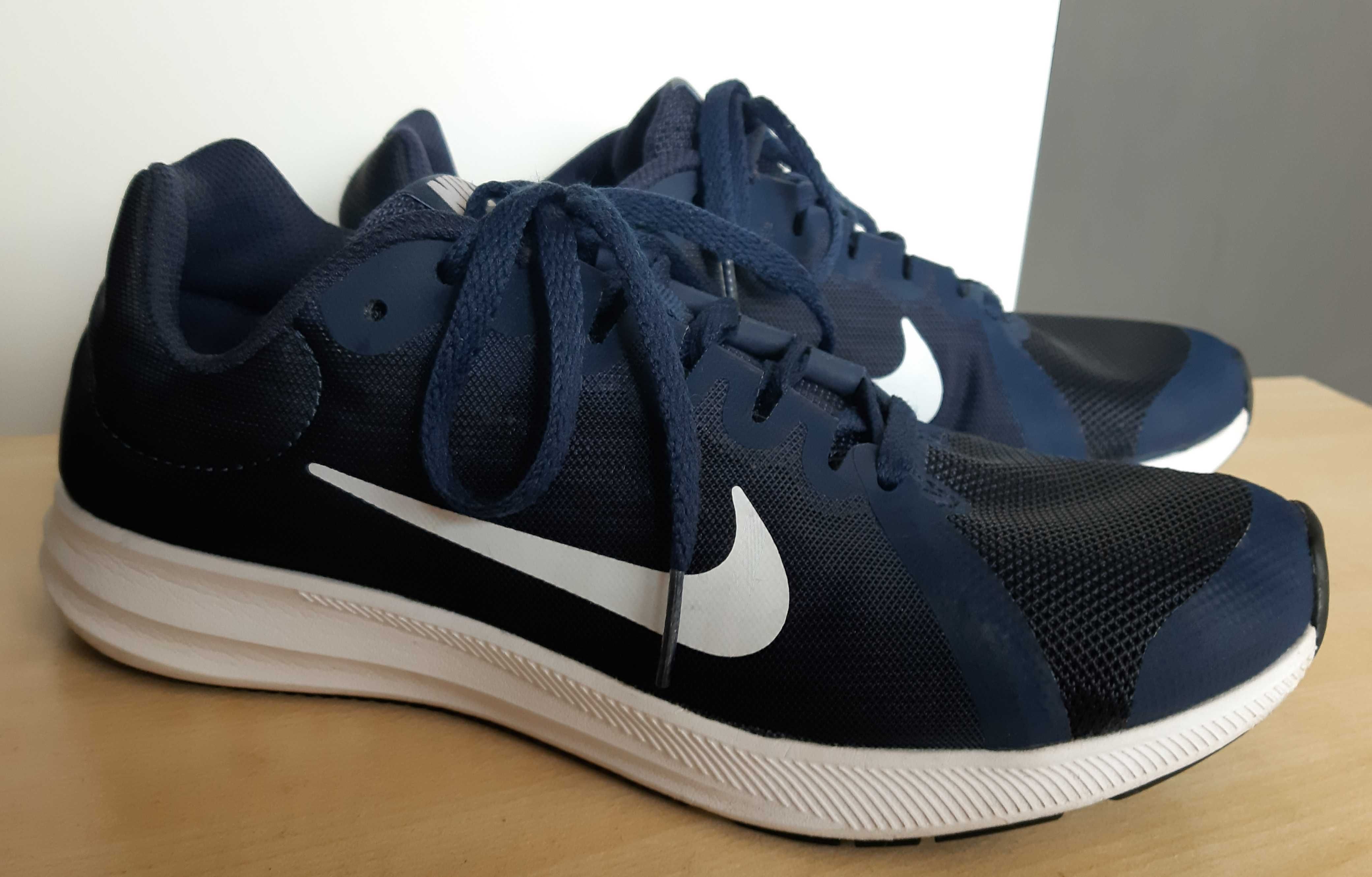 Buty, adidasy Nike młodzieżowe r. 38,5 dla chłopca. Super stan!