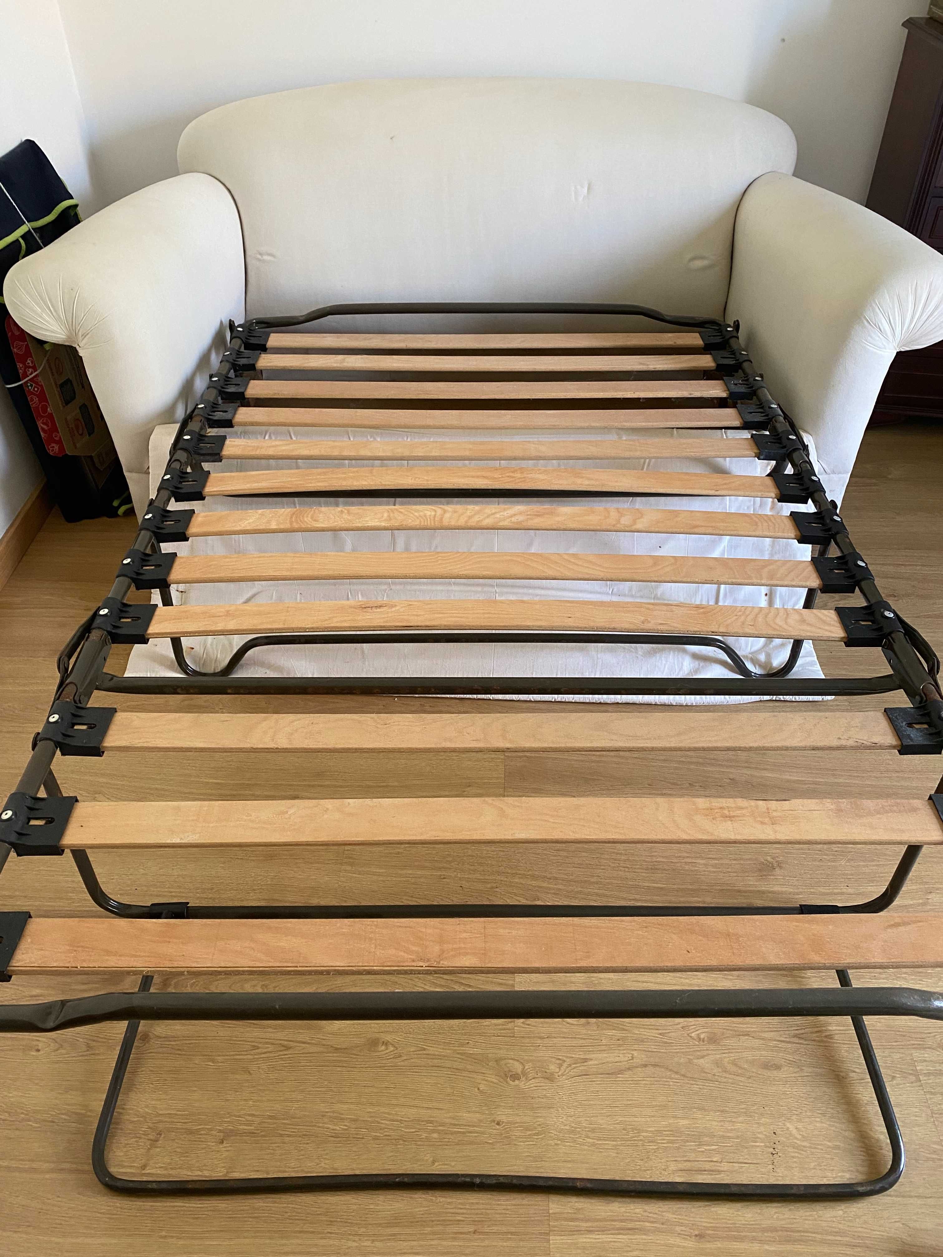 Vendo 2 sofás | sofá branco de 3 lugares+Sofá cama branco de 2 lugares
