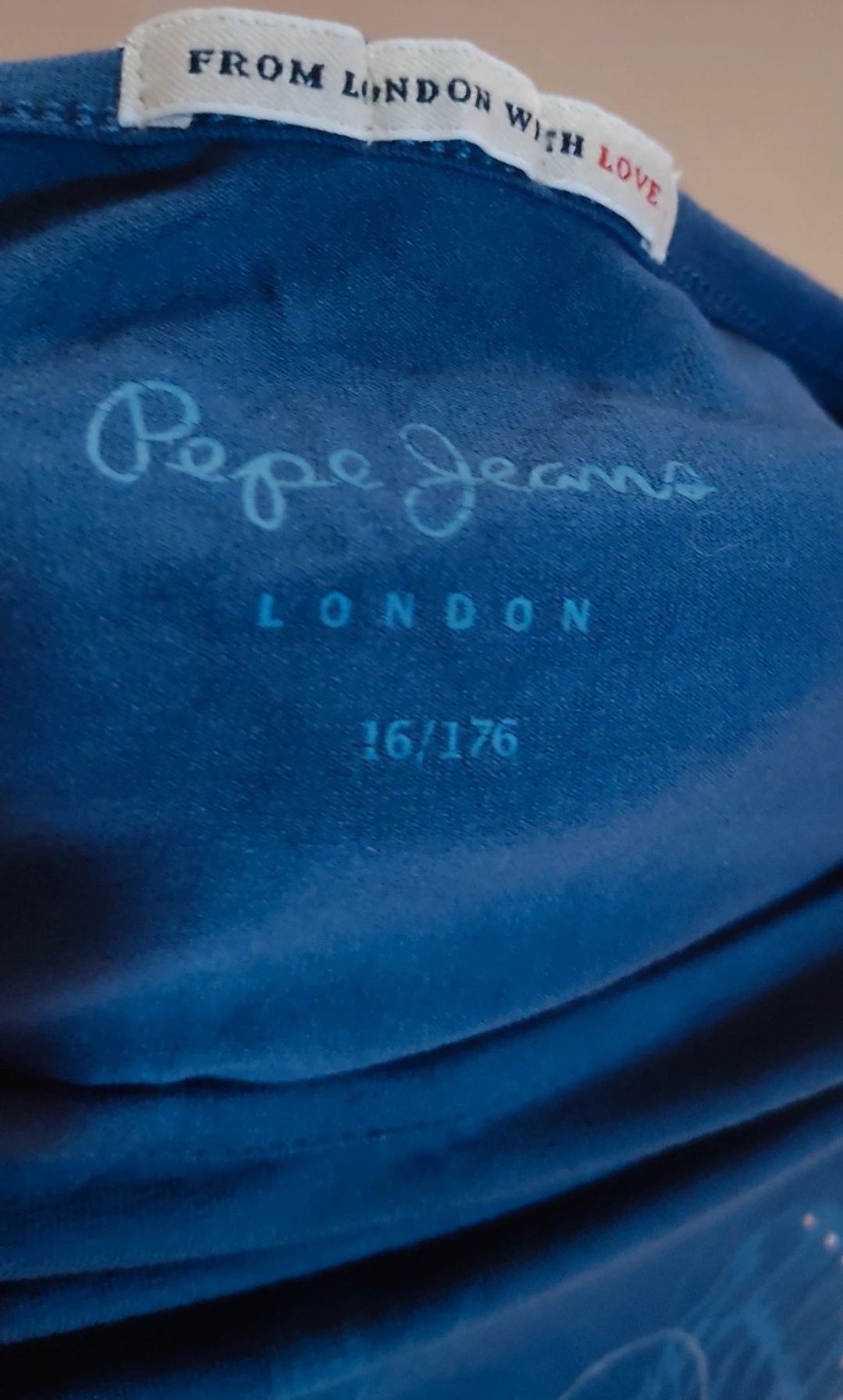 Camisola Pepe Jeans original 
Cor azul
Tamanho 16 anos, equivale a um