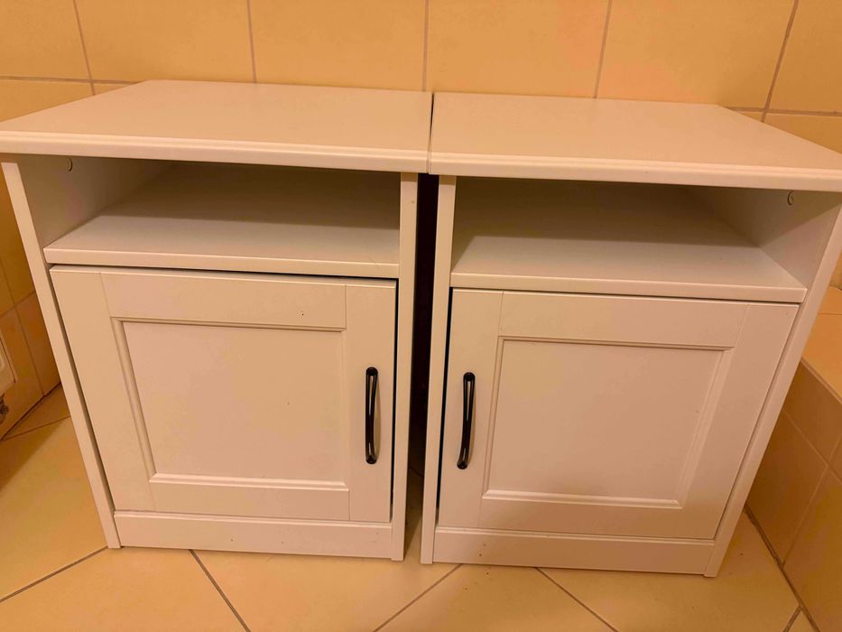 Dwa stoliki nocne białe