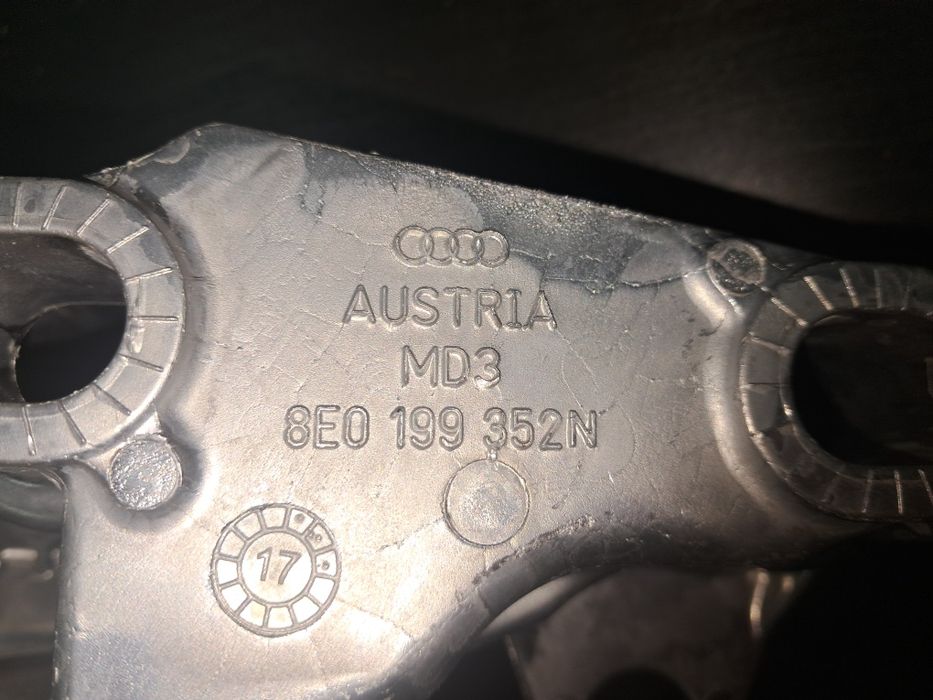 Кронштейн подушки лівий VAG 8e0199352n оригінал AUDI VOLKSWAGEN SKODA