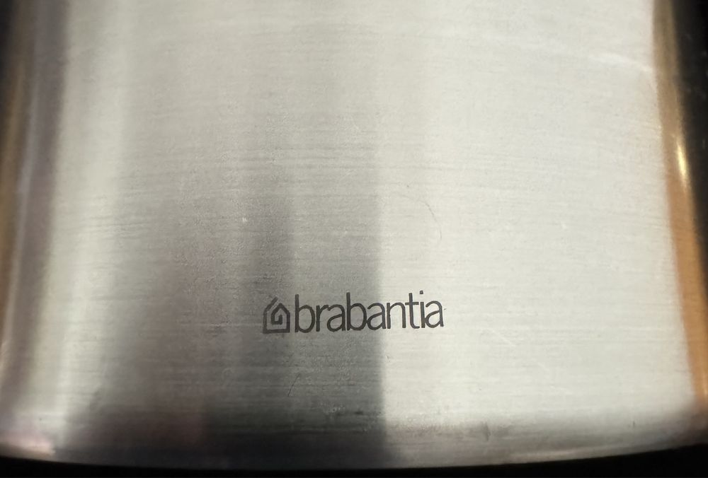 Brabantia - pojemnik zamykany 1 L. - stal nierdzewna