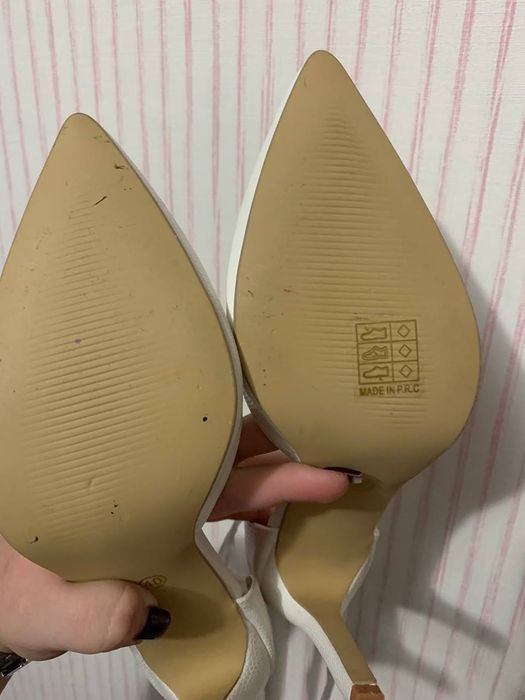 Туфлі на каблуку білі 39р